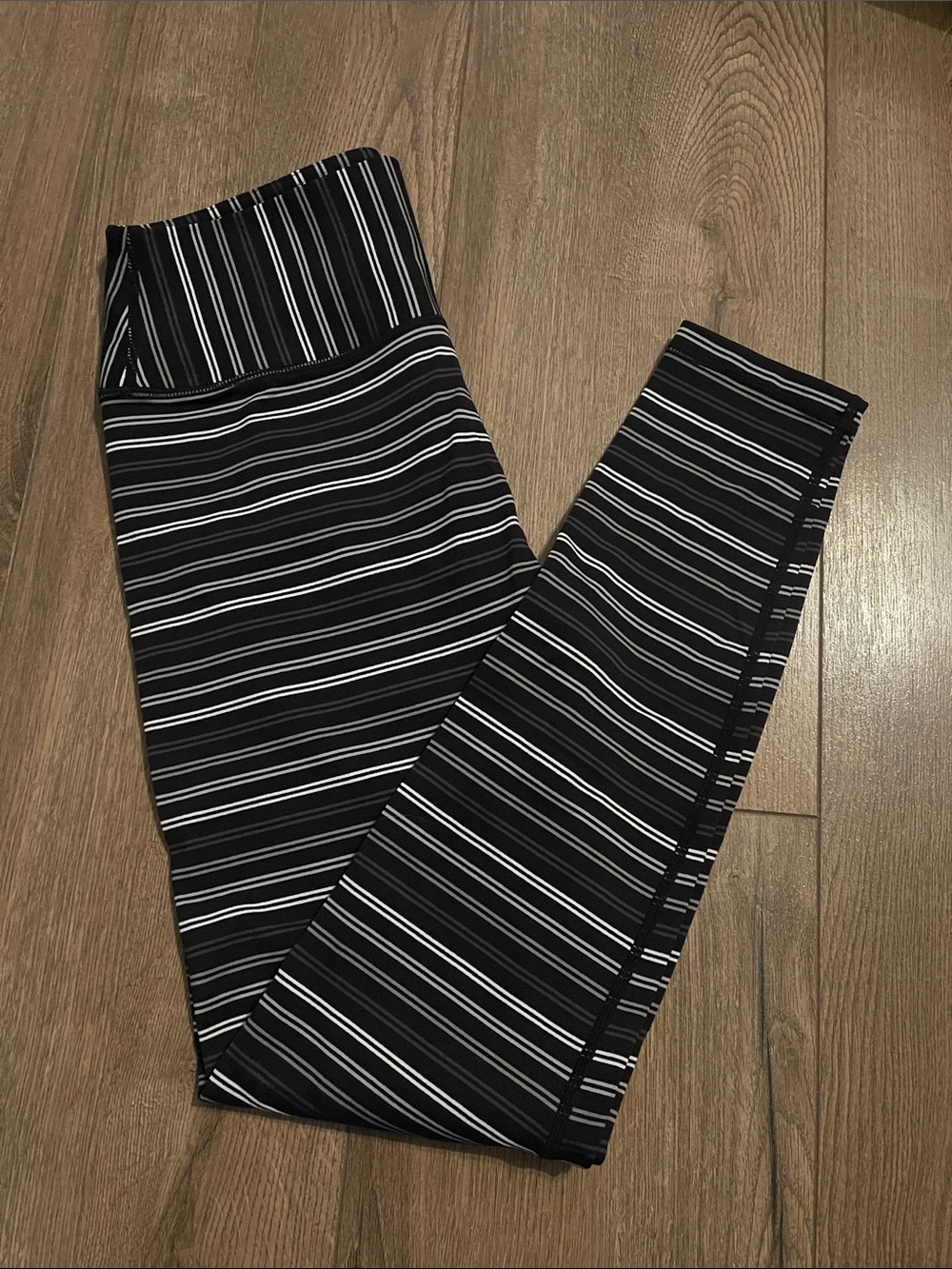 Glyder Striped High Power Leggings Black w Stripes Size M EUC